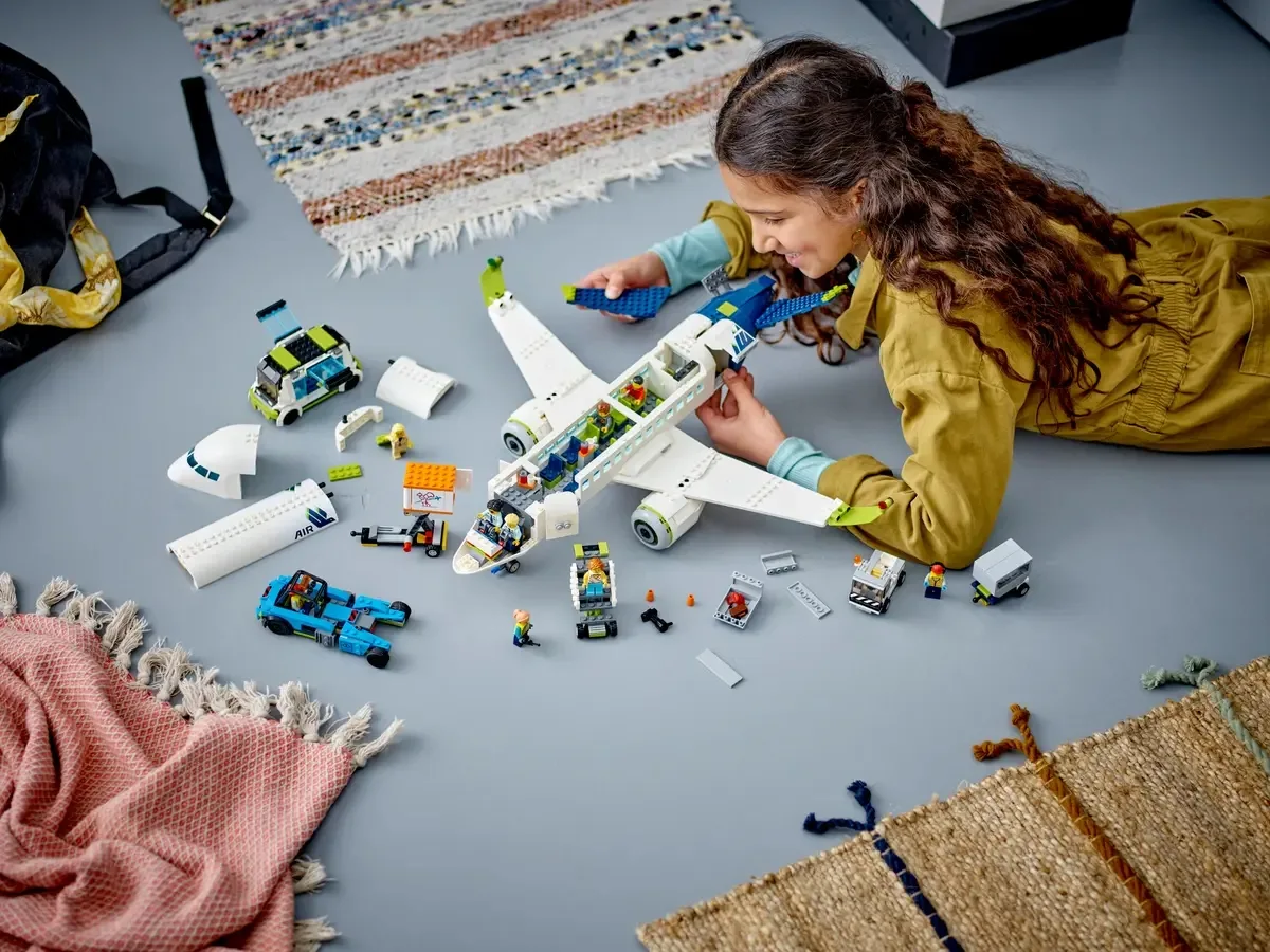 Конструктор LEGO City Пасажирський літак