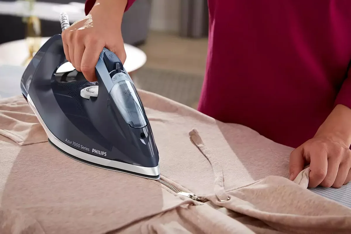Праска Philips 7000 Series, 2800Вт, 300мл, потужний паровий удар - 250гр, постійний пар - 50гр, нержавіюча сталь, темно-синій.