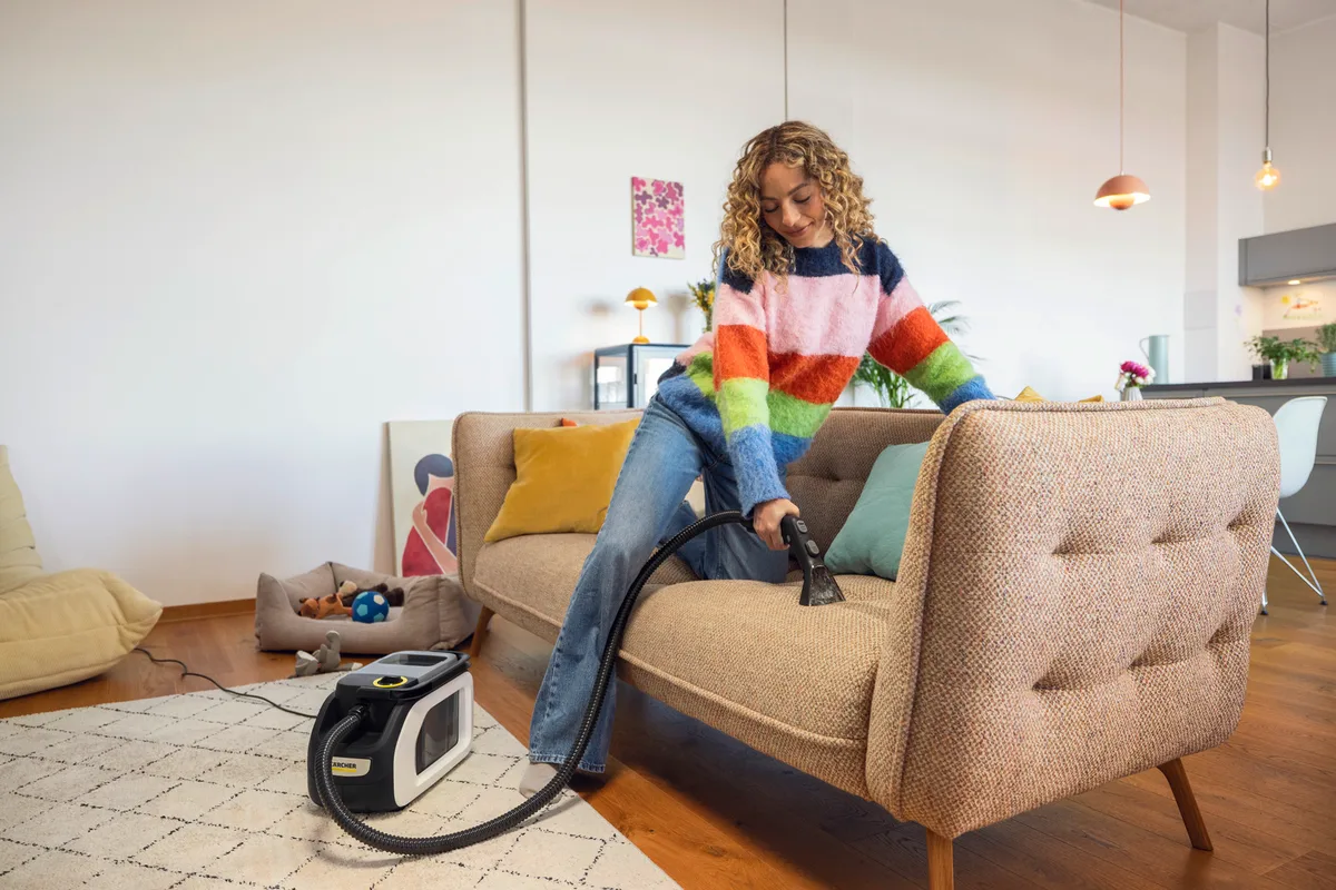 Професійний миючий пилосос Karcher SE 3 Compact Home 500Вт, об'єм контейнера 1.7/2.9л, вага 4.5кг.