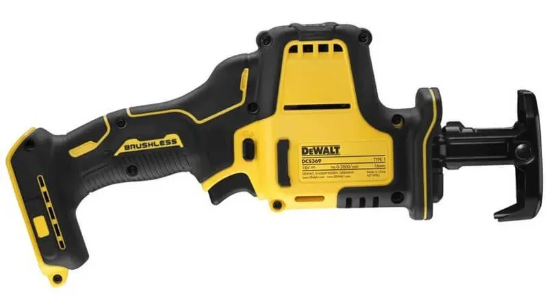 Акумуляторна шабельна пила DeWalt XR Li-ion 18В, глибина пропилу 90мм, швидкість 0-2800 ходів/хв, вага 1.43кг, без батареї та заря
