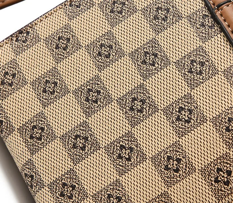 Женская маленькая сумочка бочонок экокожа 13x8x17 см коричневая со светлым