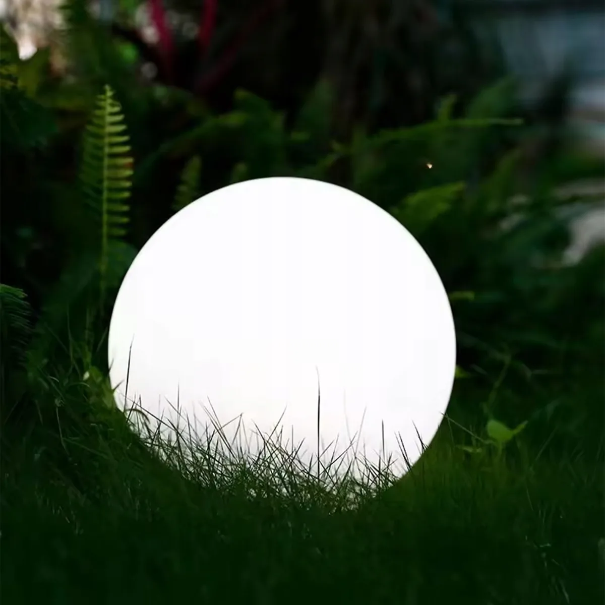 Садовая LED шар LumiLED пластиковый 20 см белый на солнечной батарее