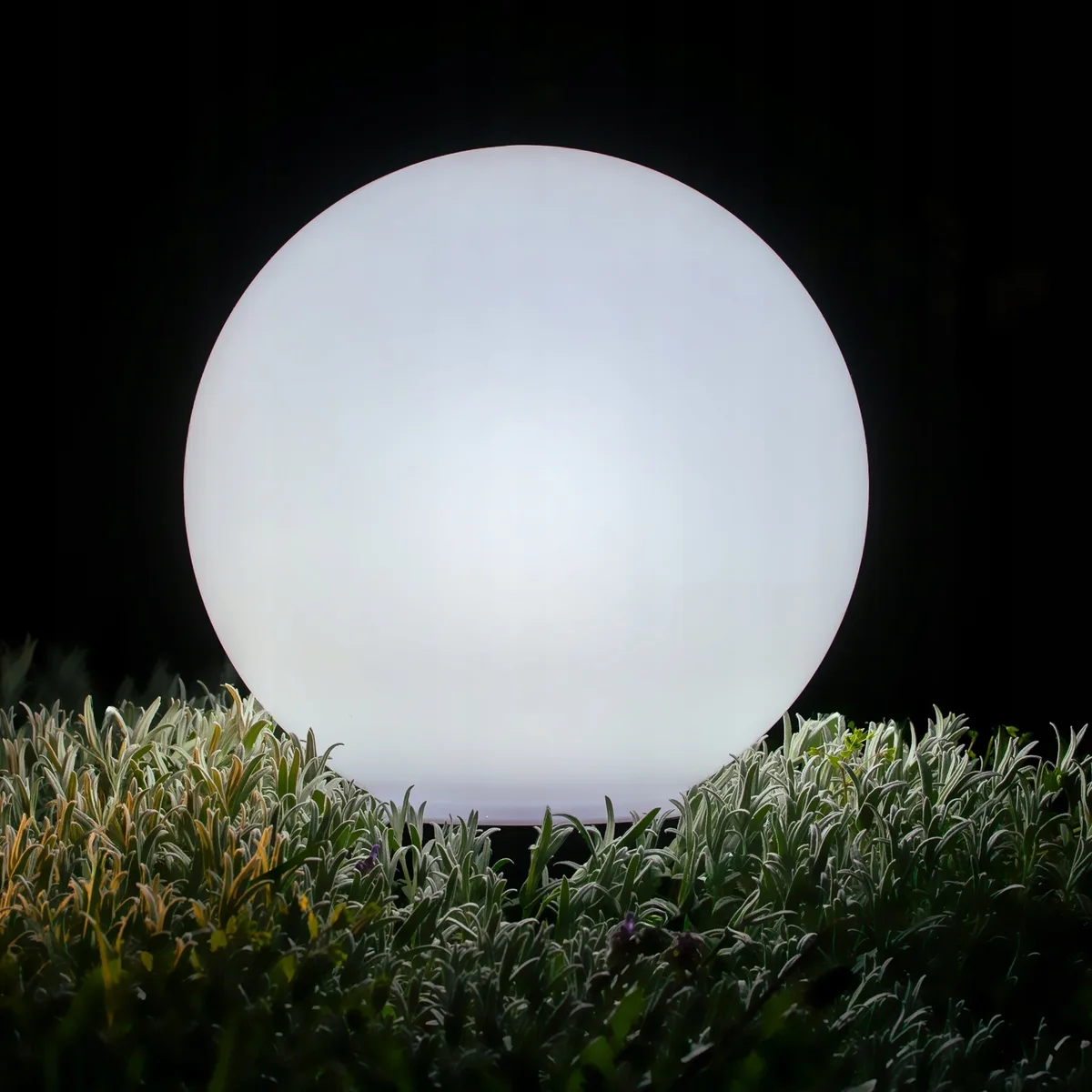 Садовая LED шар LumiLED пластиковый 20 см белый на солнечной батарее