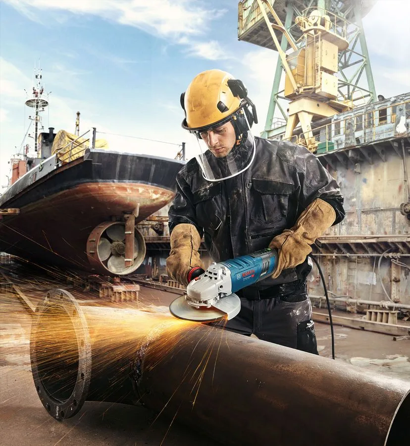 Шліфмашина кутова Bosch 230мм 2800Вт для обробки матеріалів болгарка з системою захисту від пилу