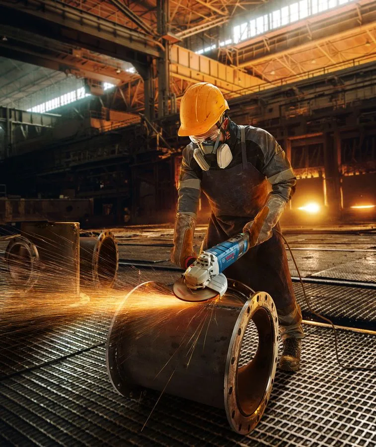 Шліфмашина кутова Bosch 230мм 2800Вт для обробки матеріалів болгарка з системою захисту від пилу