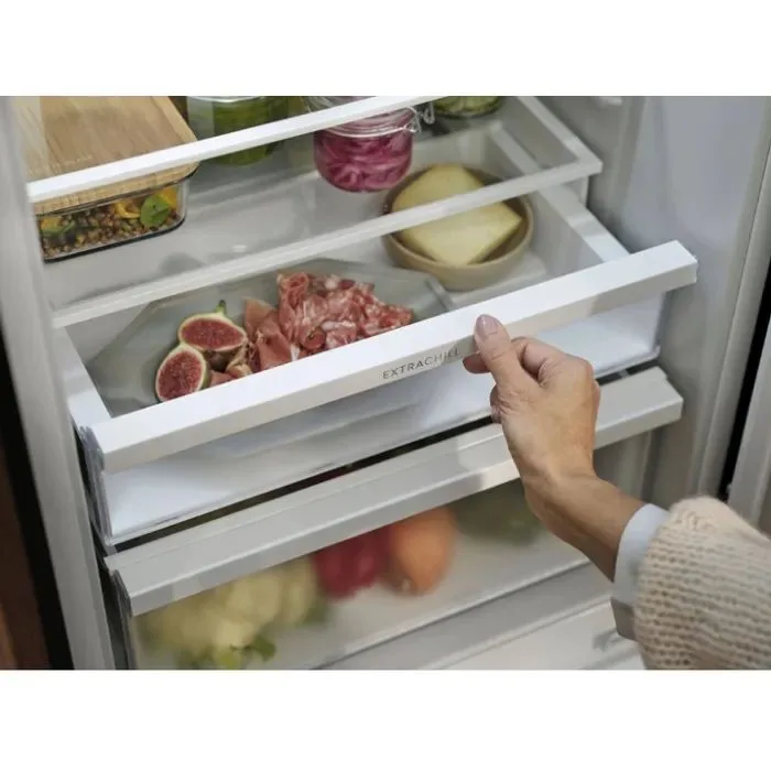 Холодильник Electrolux з нижнім морозильником 244л комбінований холодильник для зберігання продуктів 94л