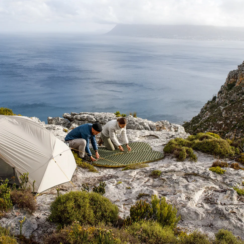 Матрац надувний туристичний Naturehike нейлон 183х58х7 см сірий