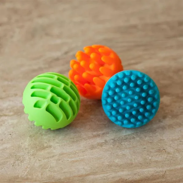 Прорізувач-брязкальце Fat Brain Toys силіконові кулі 6,4 см різнокольорові 3 шт