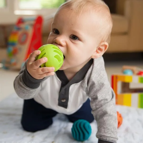 Прорізувач-брязкальце Fat Brain Toys силіконові кулі 6,4 см різнокольорові 3 шт