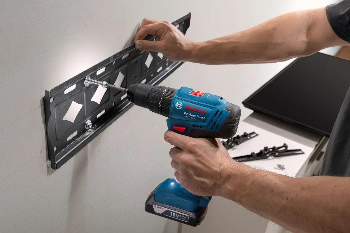 Акумуляторний ударний шурупокрут-дриль Bosch Professional GSB 183-LI 18В, 2х2А·год, 21-56Нм, 374-1815об/хв, у кейсі.