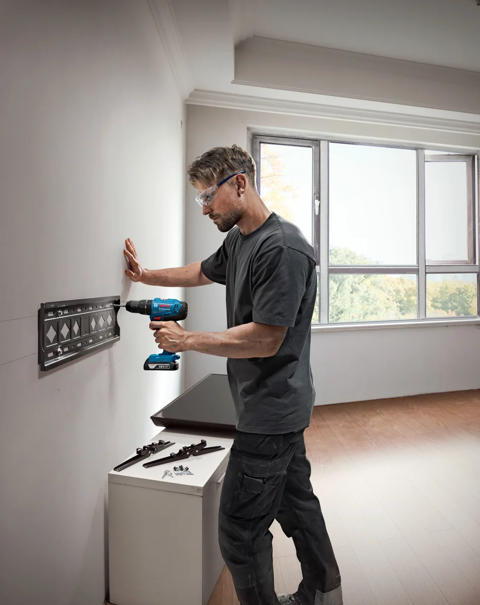 Акумуляторний ударний шурупокрут-дриль Bosch Professional GSB 183-LI 18В, 2х2А·год, 21-56Нм, 374-1815об/хв, у кейсі.