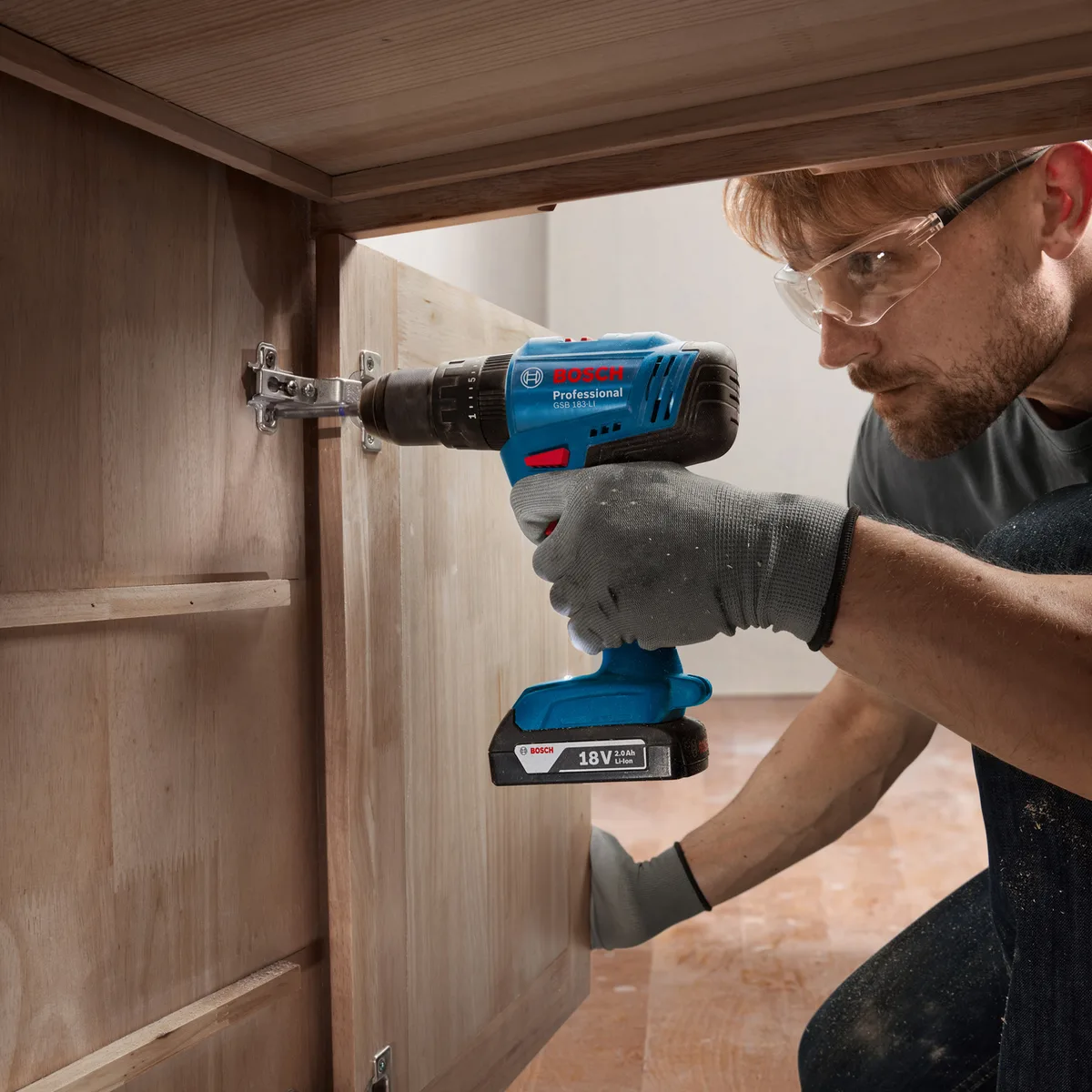 Акумуляторний ударний шурупокрут-дриль Bosch Professional GSB 183-LI 18В, 2х2А·год, 21-56Нм, 374-1815об/хв, у кейсі.