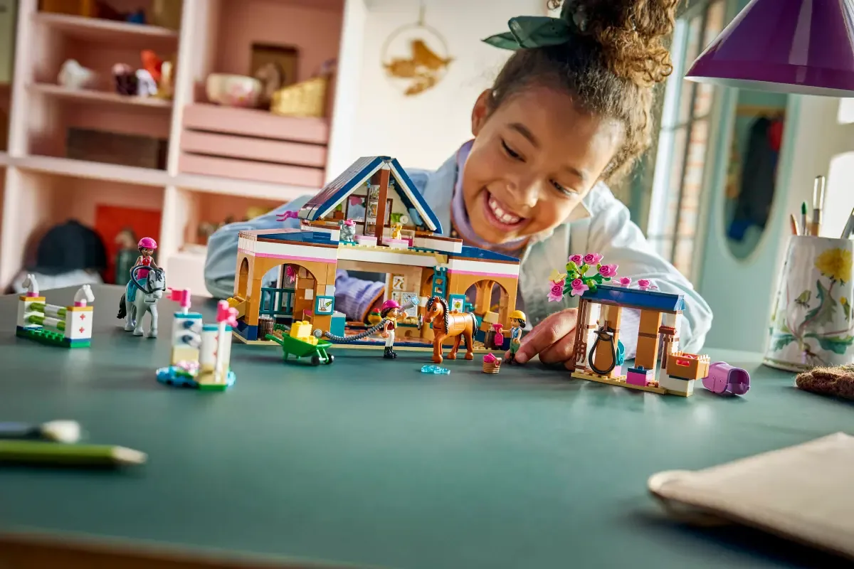 Конструктор LEGO Friends Кінна стайня і академія верхової їзди