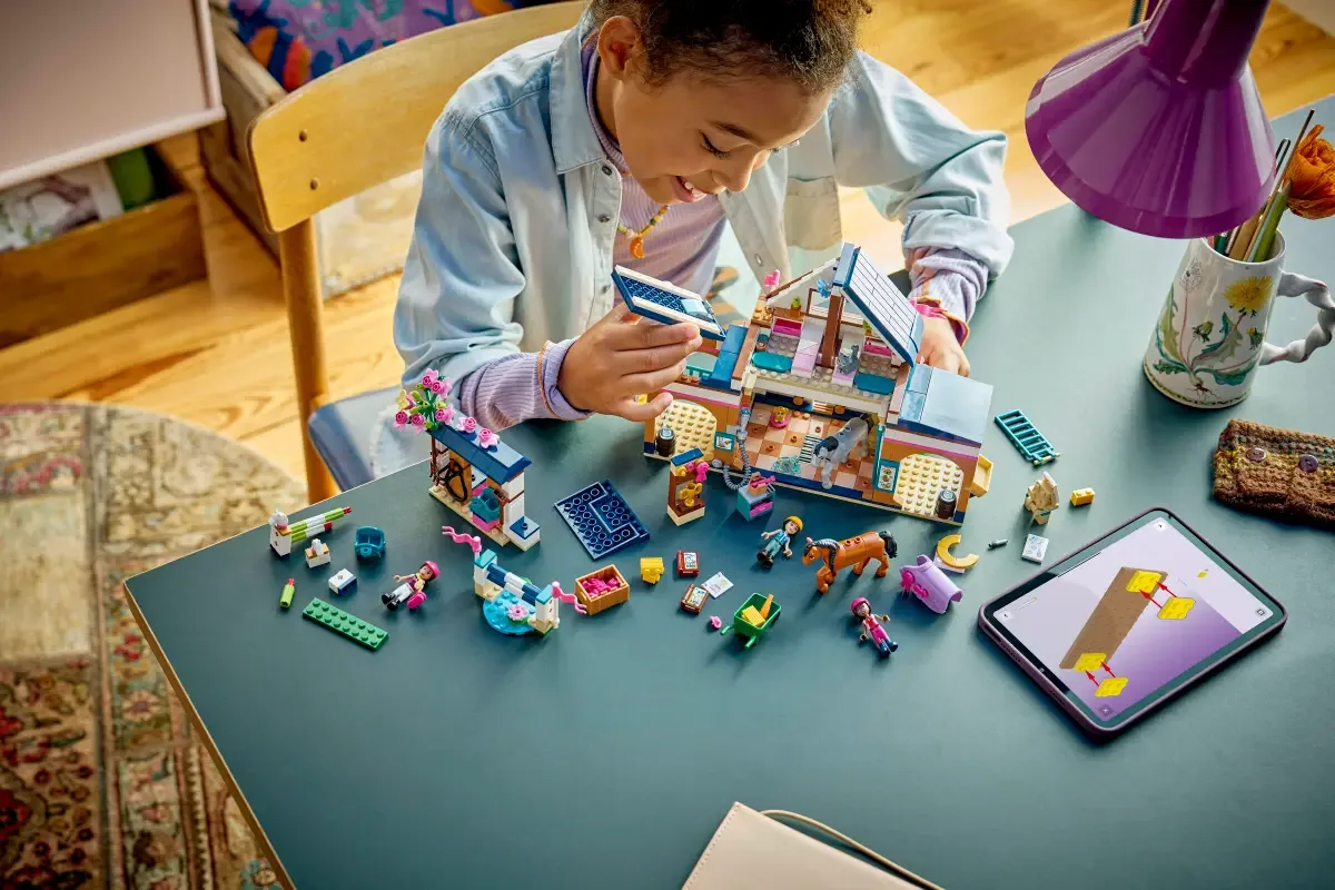 Конструктор LEGO Friends Кінна стайня і академія верхової їзди