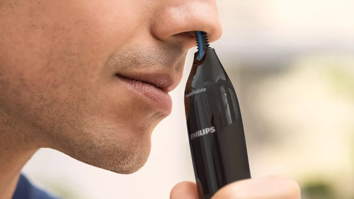 Тример Philips Series 1000 для носа та вух, живлення від 1 батареї AA, сталевий, чорного кольору.