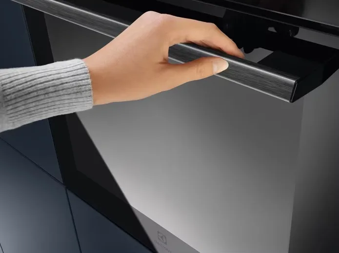 Духова шафа Electrolux електрична 65л чорна конвекційна для приготування страв гриль духовка з дисплеєм