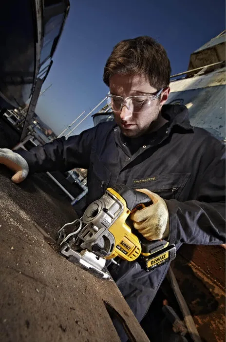 Акумуляторний лобзик DeWalt 18В XR 3000 ходів/хв для різання деревини та пластику без АКБ і ЗП