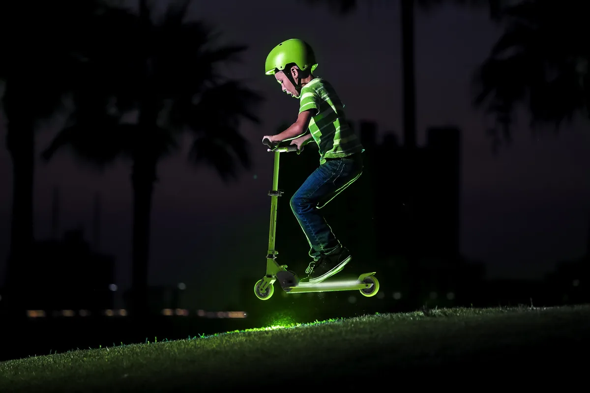 Самокат Neon Dynamo зелений