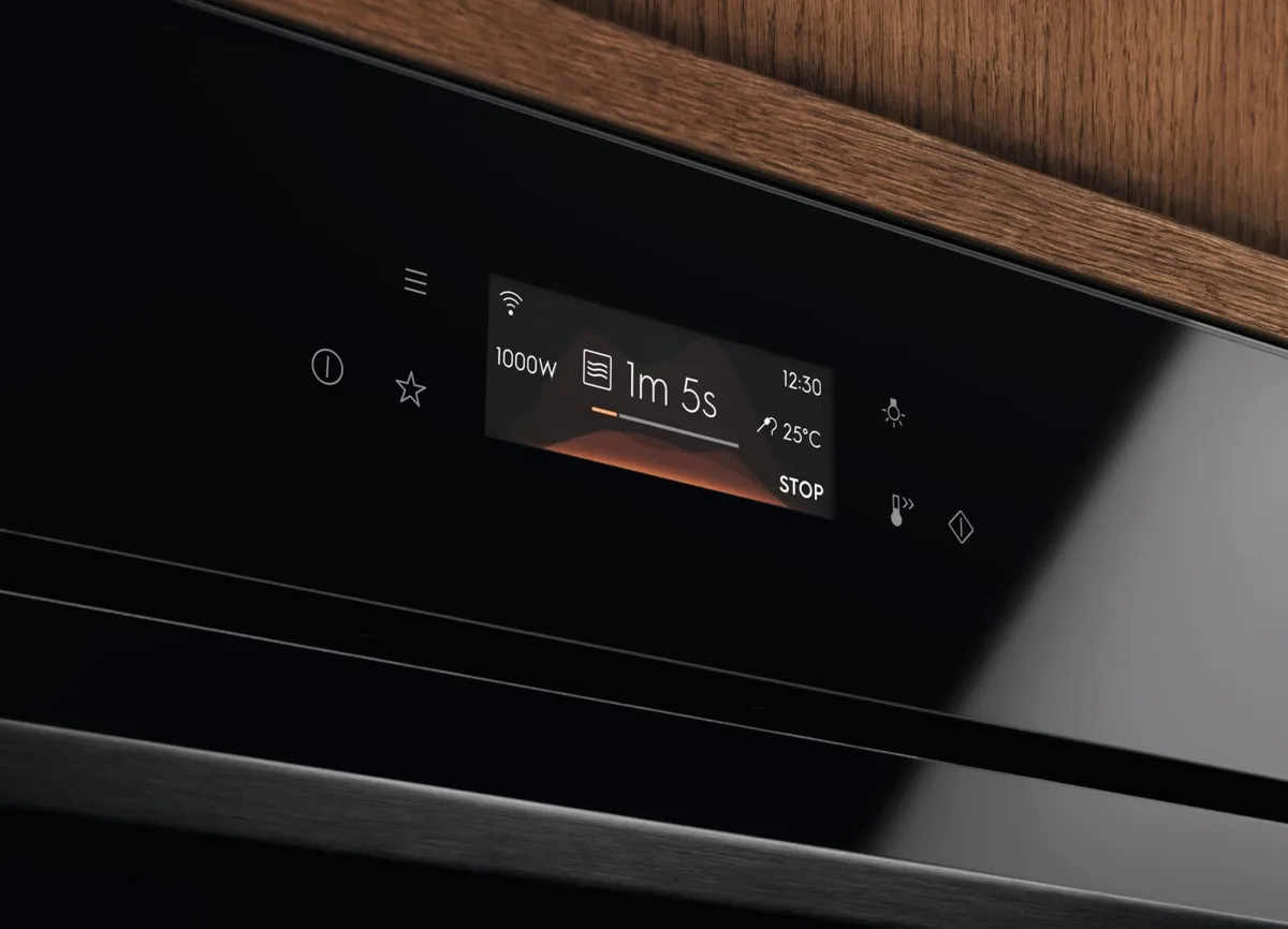 Электрический компактный духовой шкаф Electrolux, 44 л, с дисплеем, конвекцией и функцией микроволн, черный